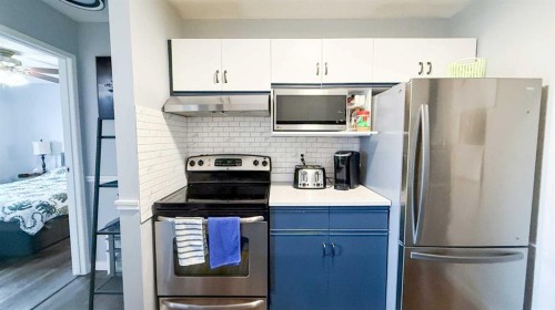 406-11 Dover Point Se, Calgary, AB - Indoor Photo Showing Kitchen