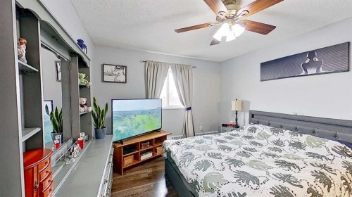 406-11 Dover Point Se, Calgary, AB - Indoor Photo Showing Bedroom