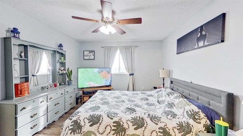 406-11 Dover Point Se, Calgary, AB - Indoor Photo Showing Bedroom