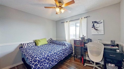 406-11 Dover Point Se, Calgary, AB - Indoor Photo Showing Bedroom
