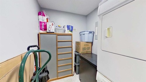 406-11 Dover Point Se, Calgary, AB - Indoor Photo Showing Other Room