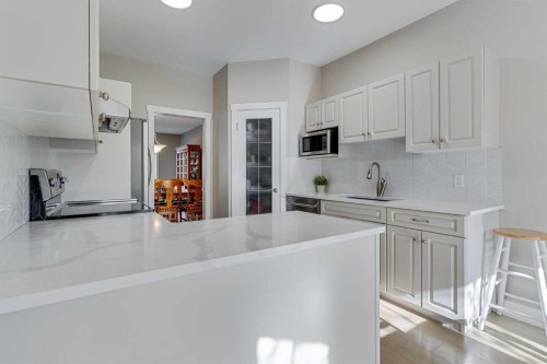 84 Shannon Estates Terrace Sw, Calgary, AB - Indoor Photo Showing Kitchen