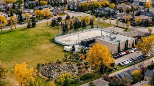 915 32 Street Nw, Calgary, AB - Outdoor With View