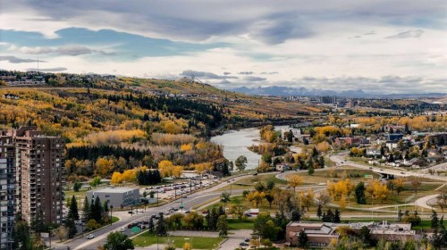 915 32 Street Nw, Calgary, AB - Outdoor With View