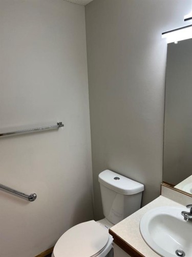 99 Martinwood Road Ne, Calgary, AB - Indoor Photo Showing Bathroom