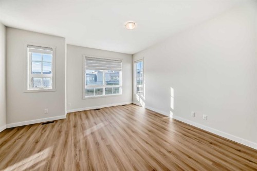986 Sherwood Boulevard Nw, Calgary, AB - Indoor Photo Showing Other Room