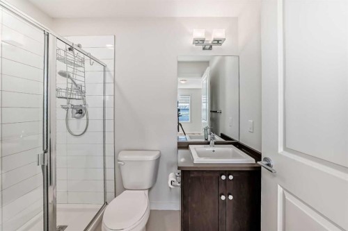 986 Sherwood Boulevard Nw, Calgary, AB - Indoor Photo Showing Bathroom