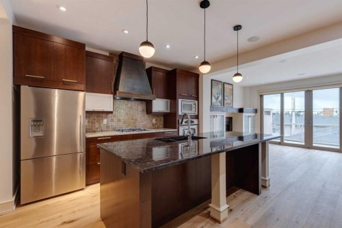 2005 32 Avenue Sw, Calgary, AB - Indoor Photo Showing Kitchen With Upgraded Kitchen