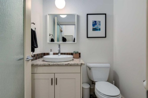2005 32 Avenue Sw, Calgary, AB - Indoor Photo Showing Bathroom
