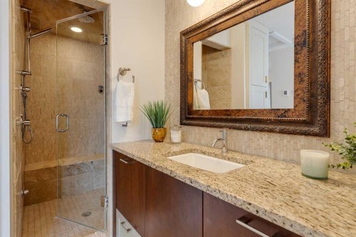2005 32 Avenue Sw, Calgary, AB - Indoor Photo Showing Bathroom