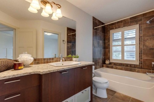 2005 32 Avenue Sw, Calgary, AB - Indoor Photo Showing Bathroom