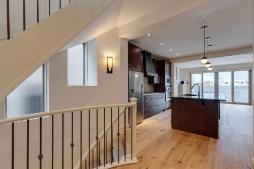 2005 32 Avenue Sw, Calgary, AB - Indoor