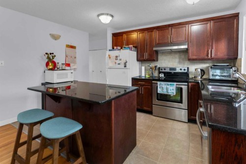 5122 48 Street Nw, Calgary, AB - Indoor Photo Showing Kitchen