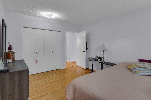 5122 48 Street Nw, Calgary, AB - Indoor Photo Showing Bedroom