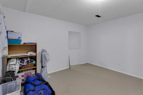 5122 48 Street Nw, Calgary, AB - Indoor Photo Showing Other Room