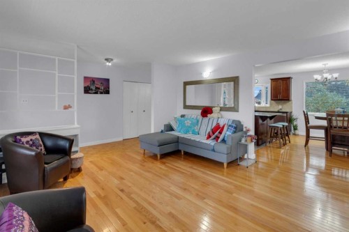 5122 48 Street Nw, Calgary, AB - Indoor Photo Showing Living Room