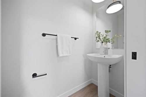 1398 Bayview Crescent Sw, Airdrie, AB - Indoor Photo Showing Bathroom