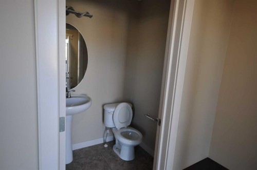 114 Silverado Plains Manor Sw, Calgary, AB - Indoor Photo Showing Bathroom