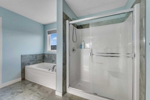 1535 Ravensmoor Way Se, Airdrie, AB - Indoor Photo Showing Bathroom
