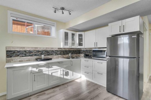 1535 Ravensmoor Way Se, Airdrie, AB - Indoor Photo Showing Kitchen