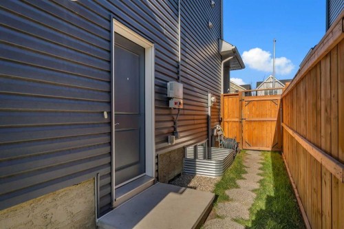 1535 Ravensmoor Way Se, Airdrie, AB - Outdoor With Exterior