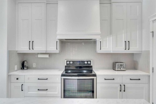 1535 Ravensmoor Way Se, Airdrie, AB - Indoor Photo Showing Kitchen