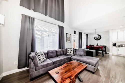 1368 Lackner Boulevard, Carstairs, AB - Indoor Photo Showing Living Room