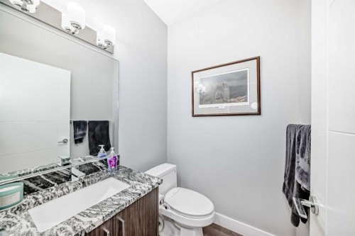 1368 Lackner Boulevard, Carstairs, AB - Indoor Photo Showing Bathroom