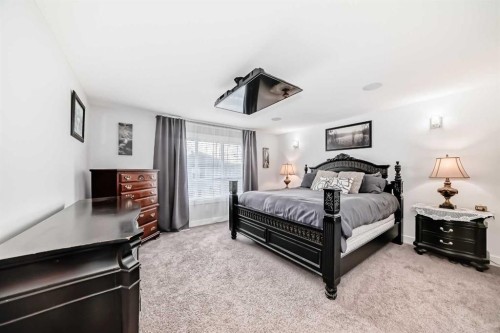 1368 Lackner Boulevard, Carstairs, AB - Indoor Photo Showing Bedroom