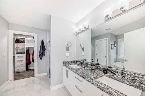 1368 Lackner Boulevard, Carstairs, AB - Indoor Photo Showing Bathroom