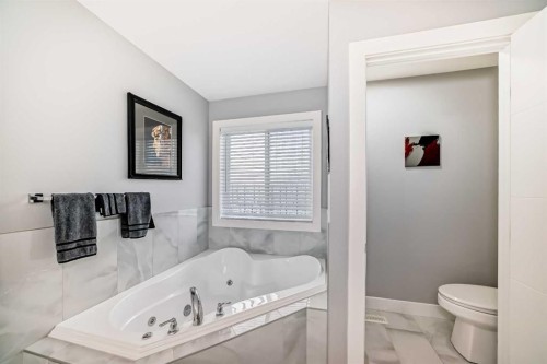 1368 Lackner Boulevard, Carstairs, AB - Indoor Photo Showing Bathroom