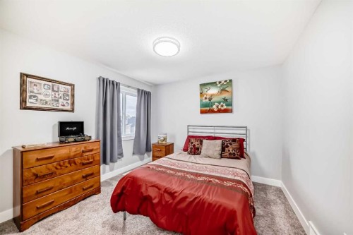 1368 Lackner Boulevard, Carstairs, AB - Indoor Photo Showing Bedroom