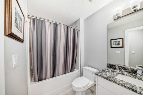 1368 Lackner Boulevard, Carstairs, AB - Indoor Photo Showing Bathroom