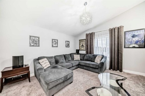 1368 Lackner Boulevard, Carstairs, AB - Indoor Photo Showing Living Room