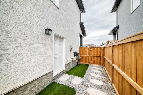 1368 Lackner Boulevard, Carstairs, AB - Outdoor With Exterior