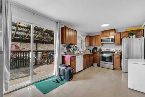 459 Templevale Drive Ne, Calgary, AB - Indoor Photo Showing Kitchen