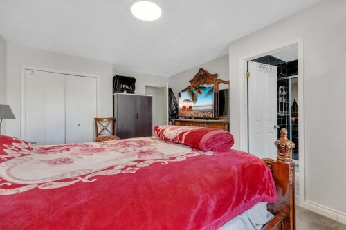 459 Templevale Drive Ne, Calgary, AB - Indoor Photo Showing Bedroom
