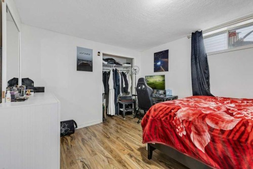 459 Templevale Drive Ne, Calgary, AB - Indoor Photo Showing Bedroom