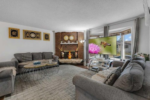 459 Templevale Drive Ne, Calgary, AB - Indoor Photo Showing Living Room