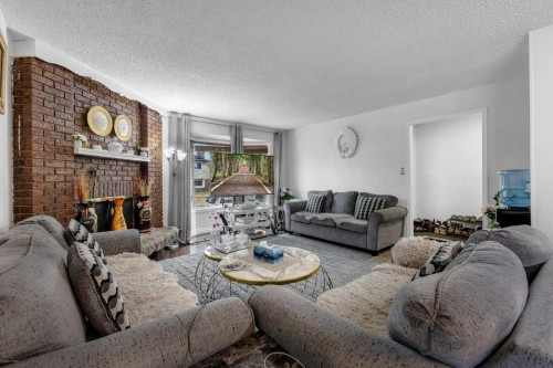 459 Templevale Drive Ne, Calgary, AB - Indoor Photo Showing Living Room