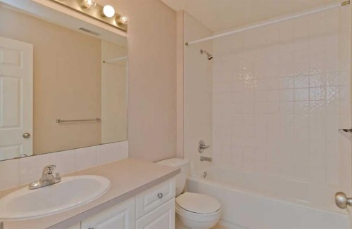 17-170 N Railway Street, Okotoks, AB - Indoor Photo Showing Bathroom