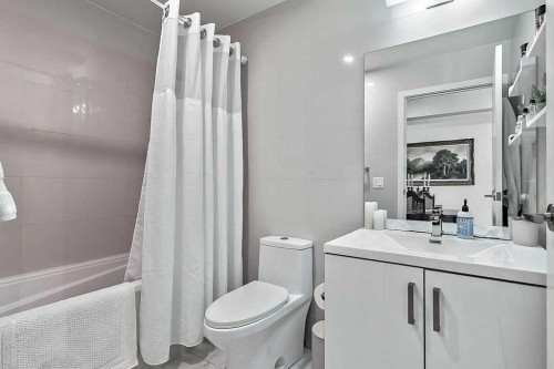 903-1010 6 Street Sw, Calgary, AB - Indoor Photo Showing Bathroom