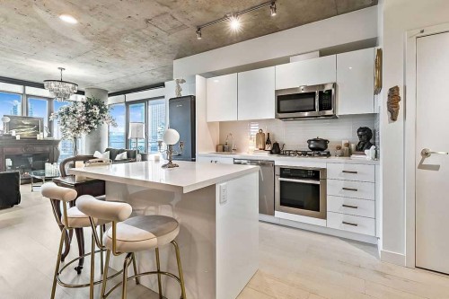 903-1010 6 Street Sw, Calgary, AB - Indoor Photo Showing Kitchen With Upgraded Kitchen