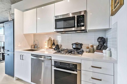 903-1010 6 Street Sw, Calgary, AB - Indoor Photo Showing Kitchen With Upgraded Kitchen