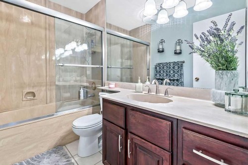 5279 Dalcroft Crescent Nw, Calgary, AB - Indoor Photo Showing Bathroom