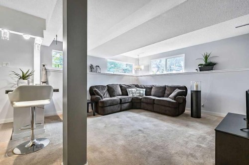 5279 Dalcroft Crescent Nw, Calgary, AB - Indoor Photo Showing Living Room
