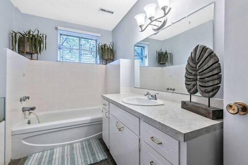 5279 Dalcroft Crescent Nw, Calgary, AB - Indoor Photo Showing Bathroom