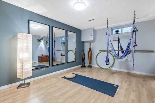 5279 Dalcroft Crescent Nw, Calgary, AB - Indoor Photo Showing Other Room