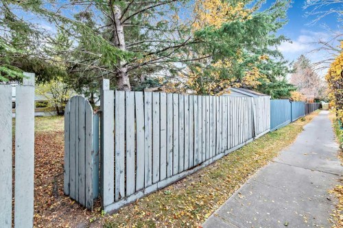 5279 Dalcroft Crescent Nw, Calgary, AB - Outdoor