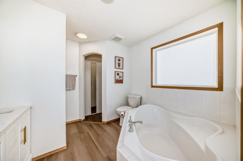 58 Panatella Lane Nw, Calgary, AB - Indoor Photo Showing Bathroom